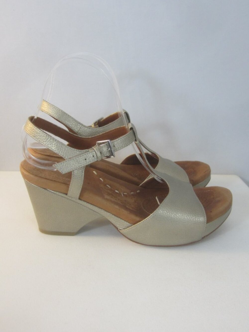 Gentle Souls Women 7.5 M Gold Day Dream T Strap Platform Leather Sandals - Picture 2 of 10
